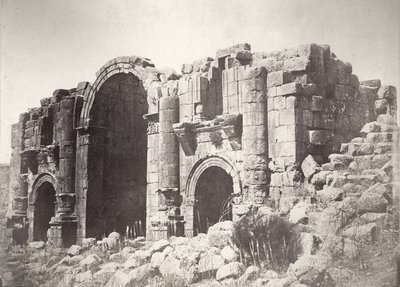 Triumphbogen in Jerash, von Süden, 1875 von Tancrede Dumas